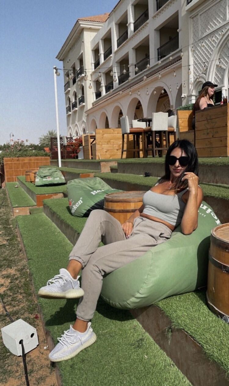  ,   Karina, 51 ,   c 