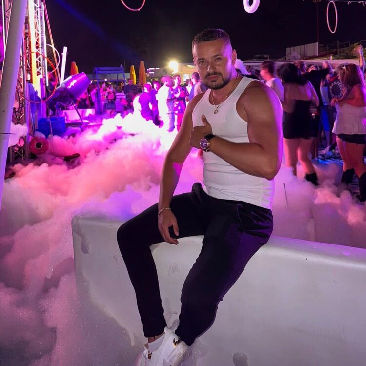  53384073  , 43 ,    -