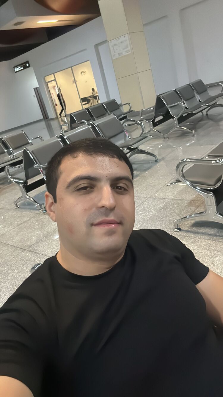  40764743  Ramin, 33 ,    
