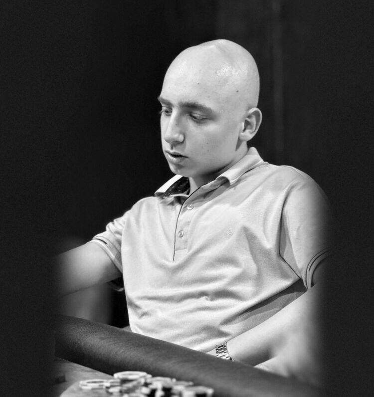  53740903  Hayk, 18 ,    