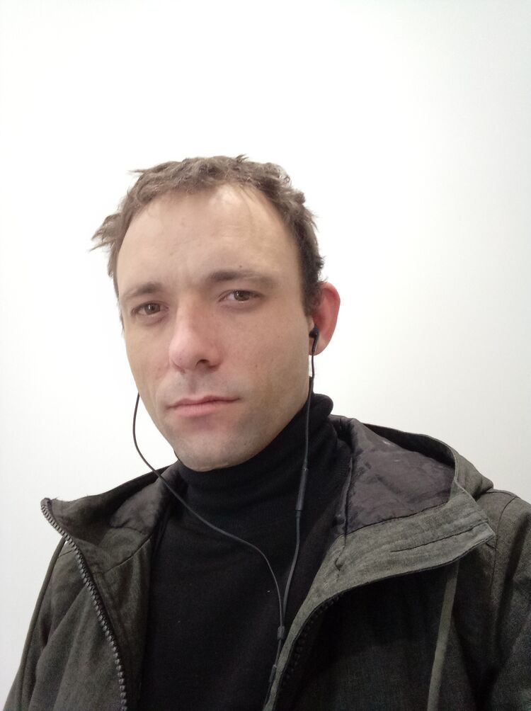  32129403  Andrei, 34 ,    
