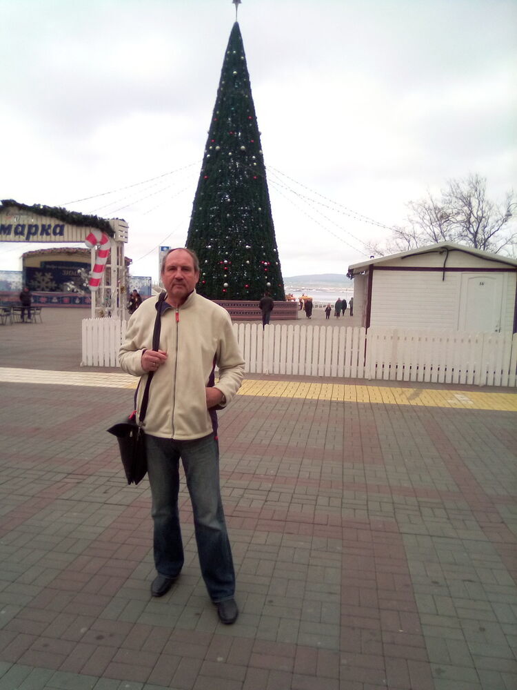  18761643  Nikolay, 67 ,    