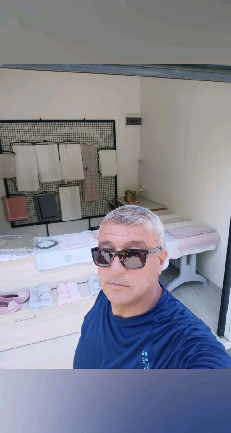  47110143  Mehmet, 48 ,    