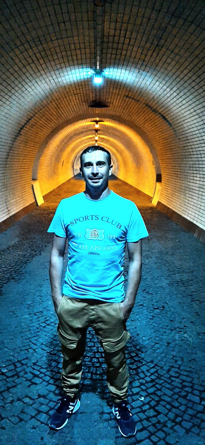  Praha,   Mikhail, 40 ,   c , 