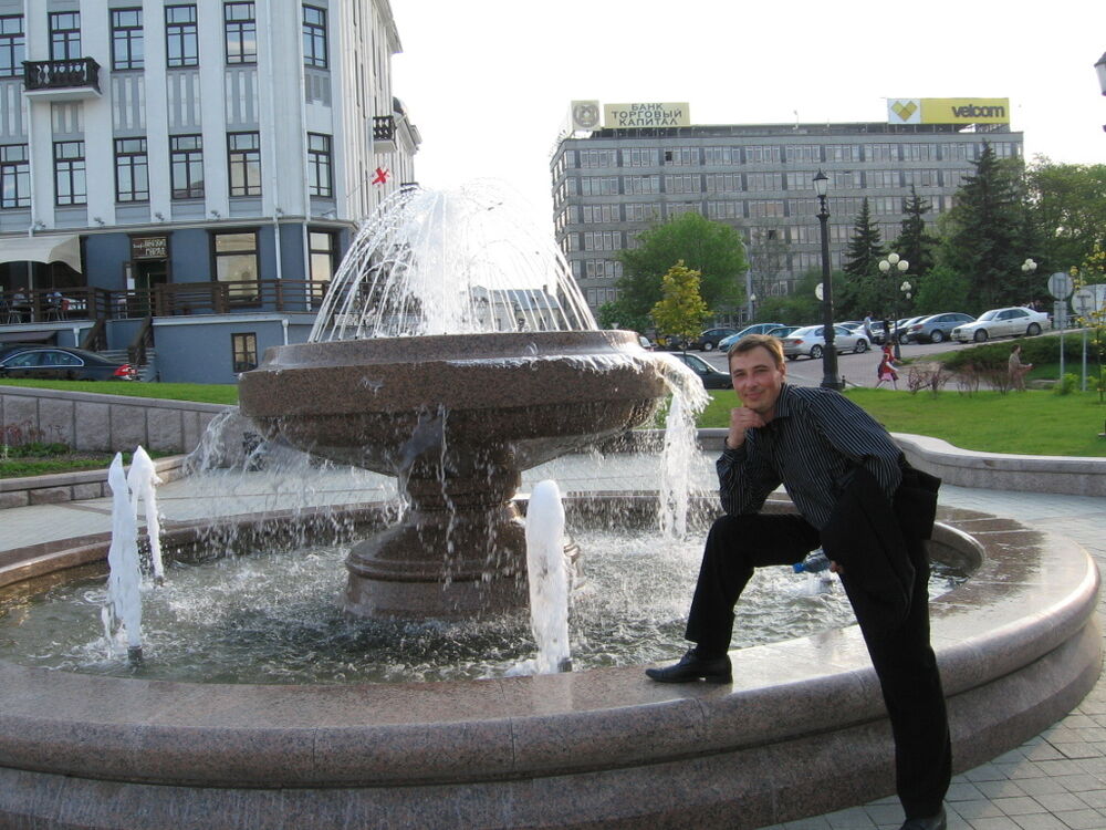  25827533  Viktor, 53 ,    