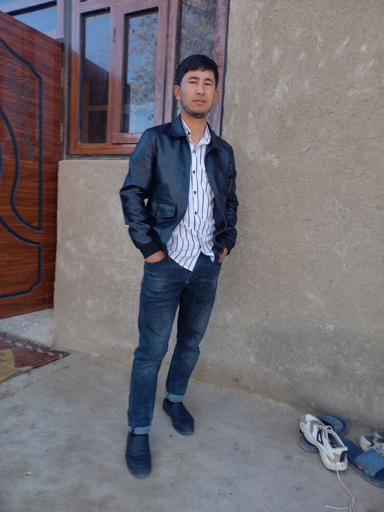  54300273  Omadbek, 25 ,    