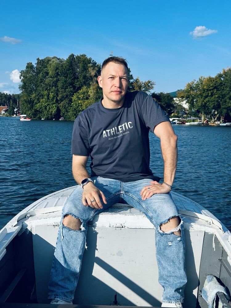  ,   Artyom, 35 ,   ,   