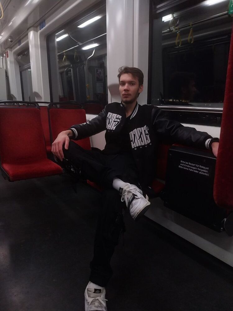  49966633  Vlad, 19 ,    Karlsruhe