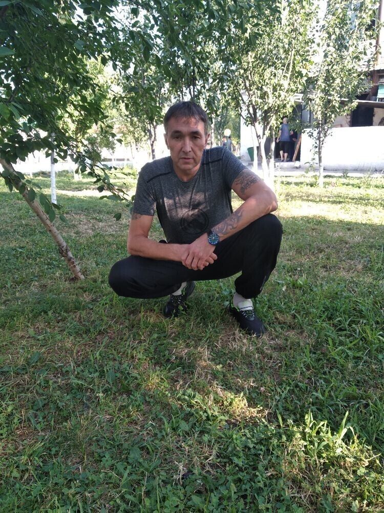  20757293  Oleg, 55 ,    