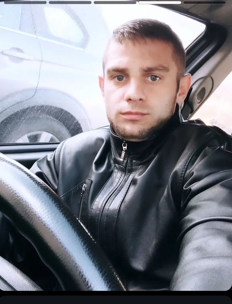  ,   Artur, 32 ,   ,   