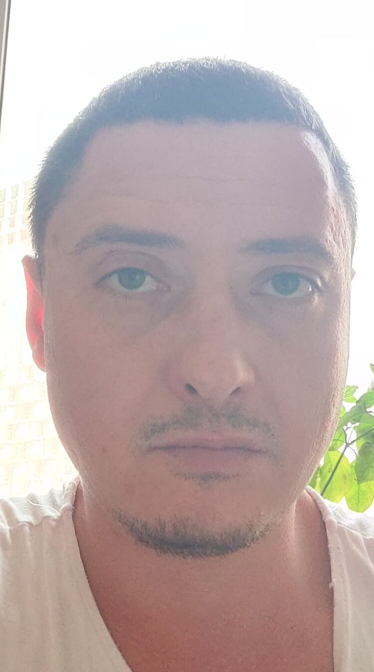  38264193  Anatol, 38 ,    