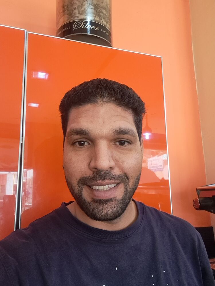  51689133  Yassine, 38 ,    