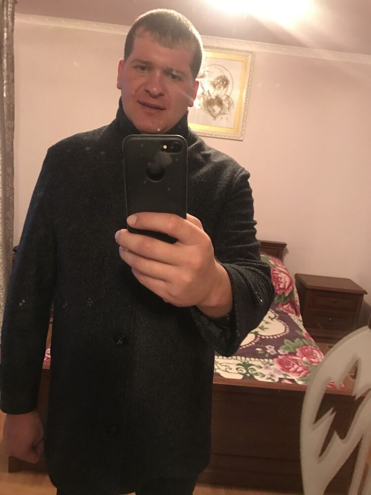  11217193  Igor, 36 ,    