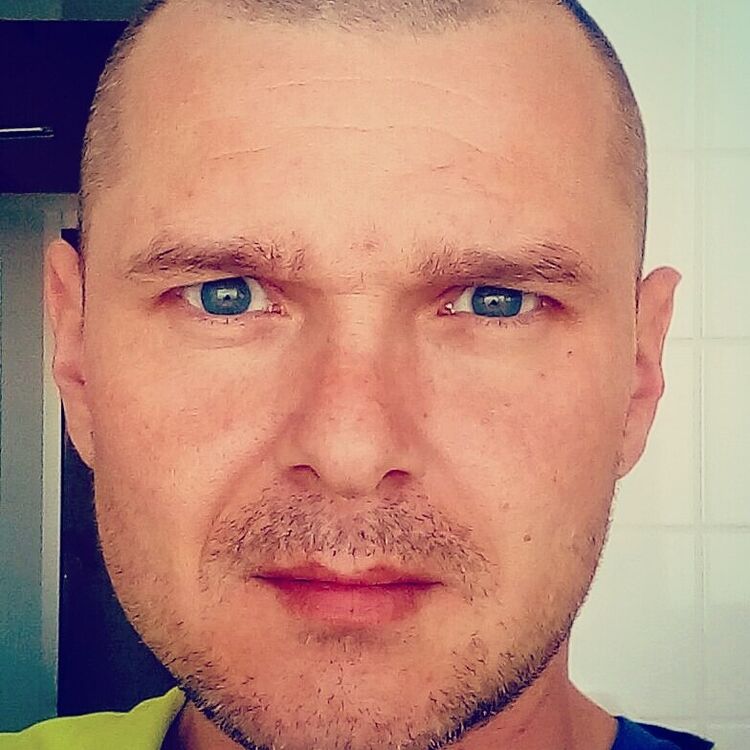 Praha,   Petr, 46 ,   ,   , c 