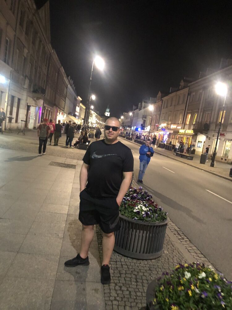  25807263  Slav, 40 ,    