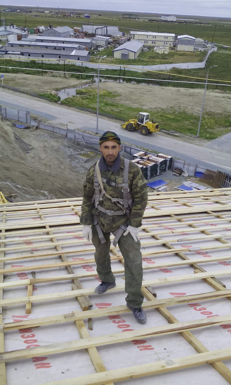  45937913  Rais, 44 ,    