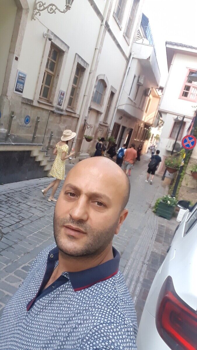  21400363  Sahin, 49 ,    