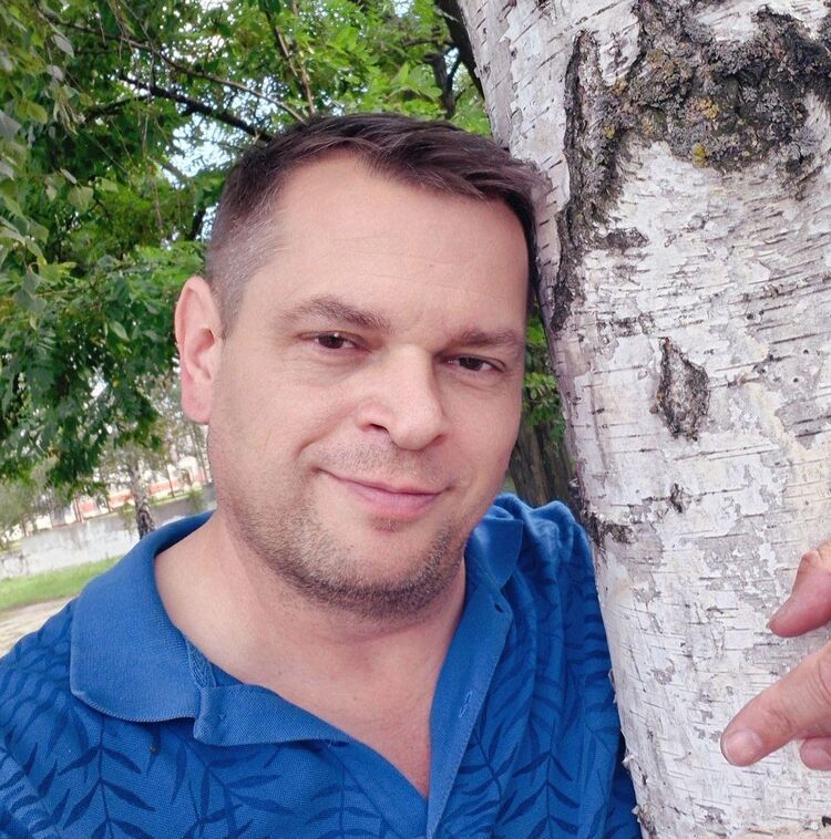  54007933  James, 55 ,     