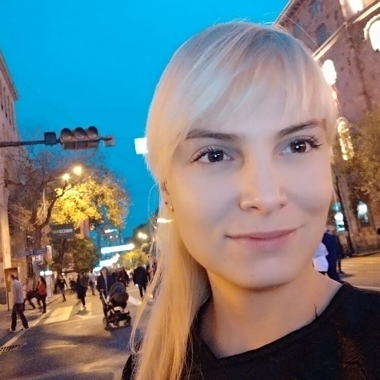  ,   Kristina, 32 ,  