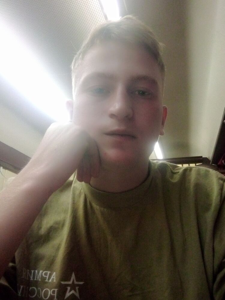 36746103  Alexander, 23 ,    