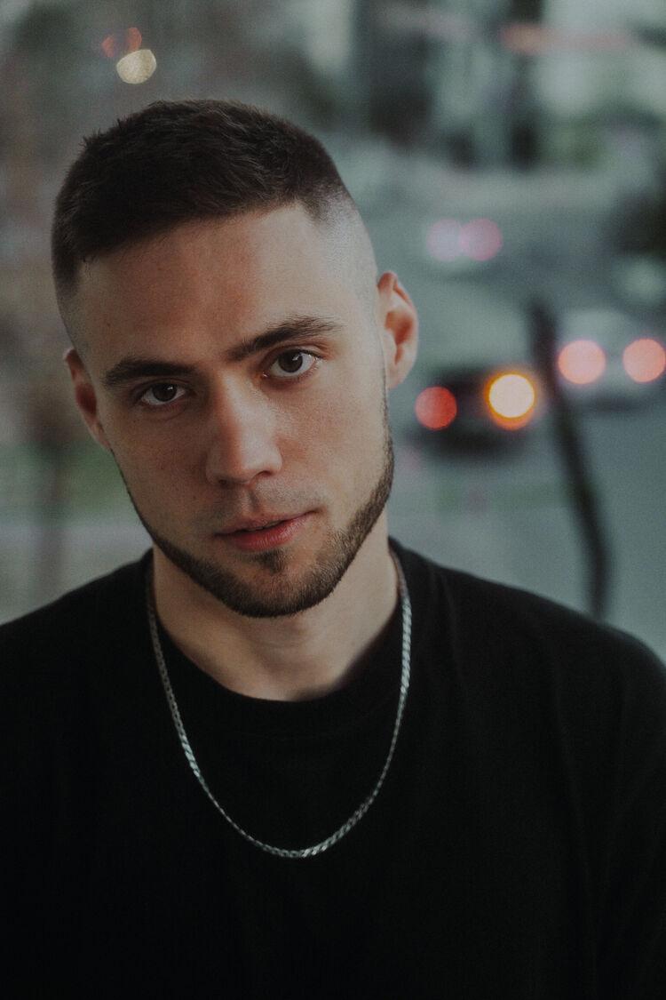  37585433  , 30 ,    