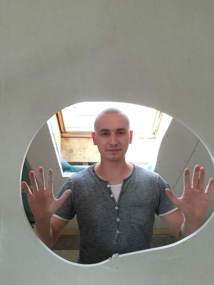  22065983  Roman, 31 ,    