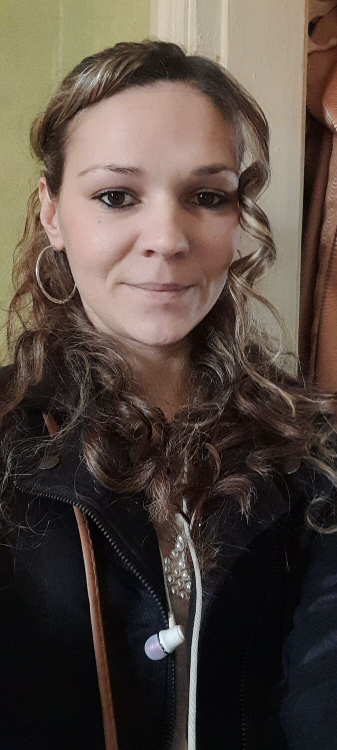  42244923  Viktoria, 34 ,    