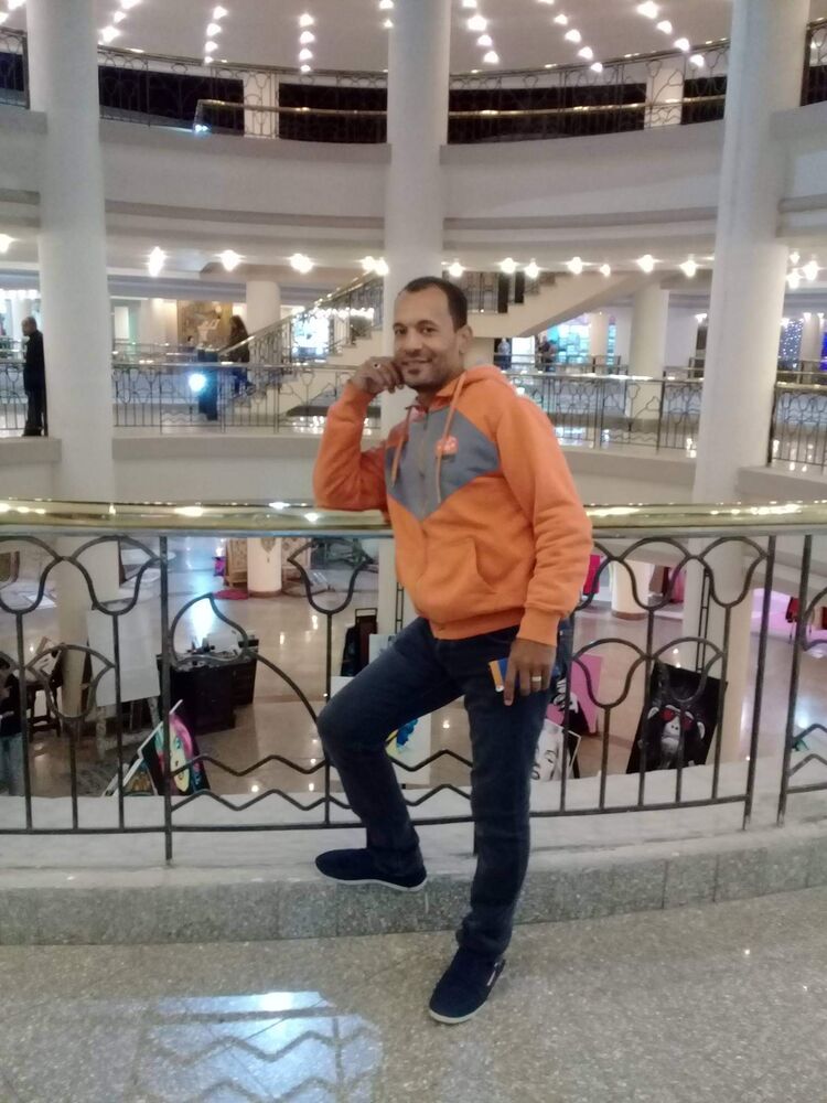  23698793  Tamer naser, 45 ,    Al Ghardaqah