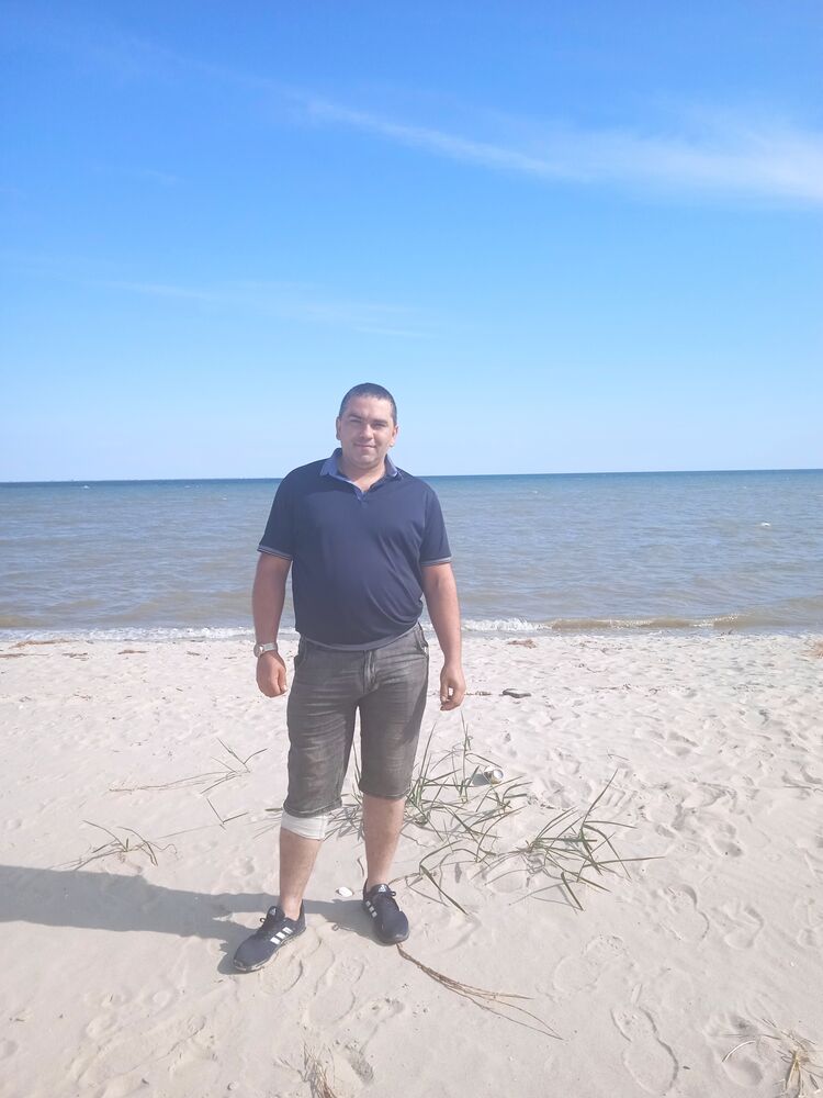  ,   Maxim, 37 ,   ,   , c 