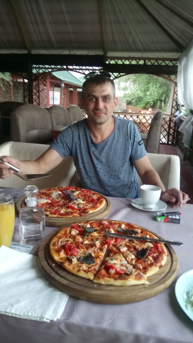  16894693  Konstantin, 44 ,    