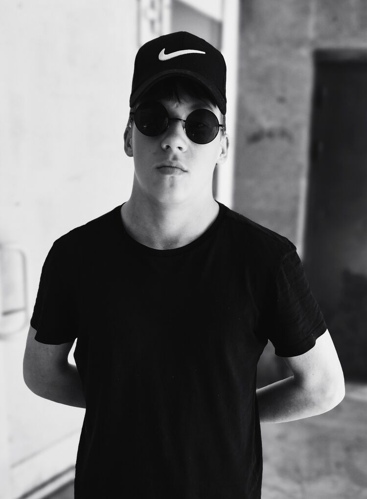  52963373  Ivan, 18 ,    