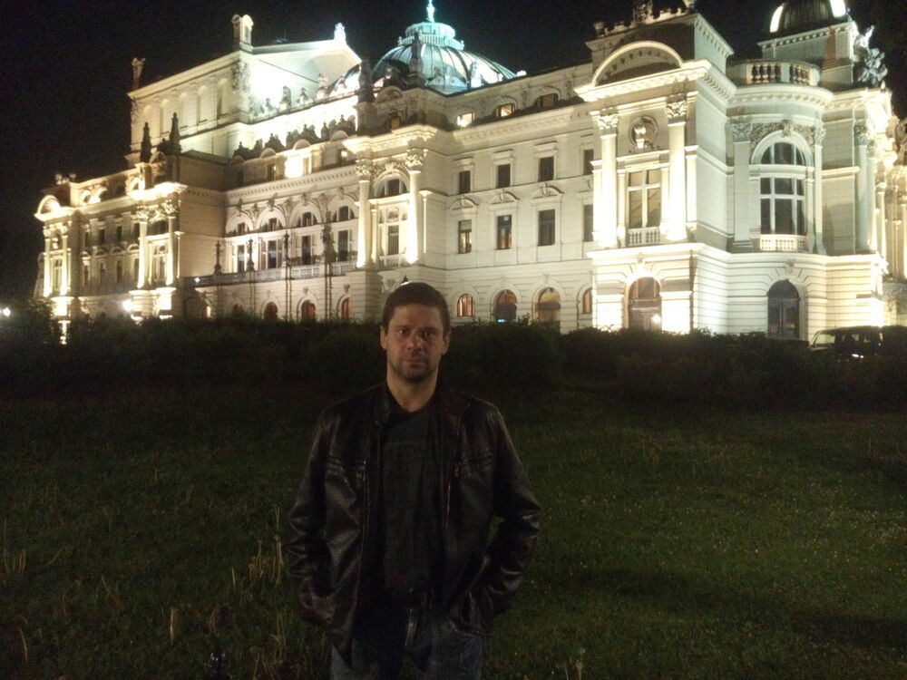  10521623  Andrei, 47 ,    