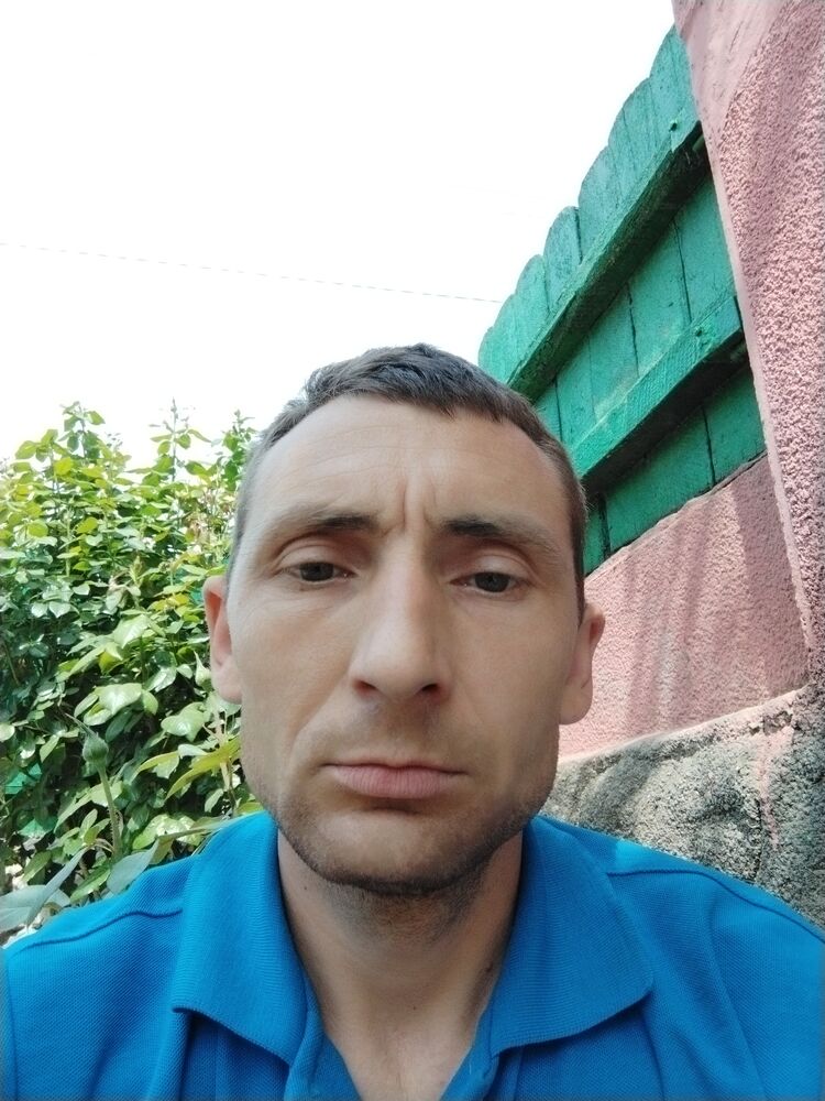  28074973  Sergiu, 38 ,    