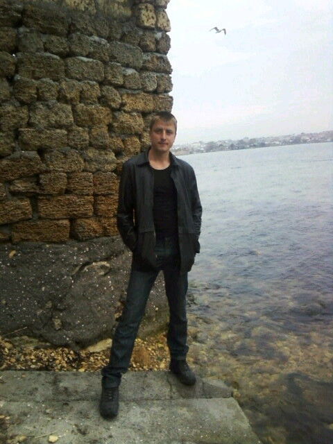  ,   Viktor, 41 ,  