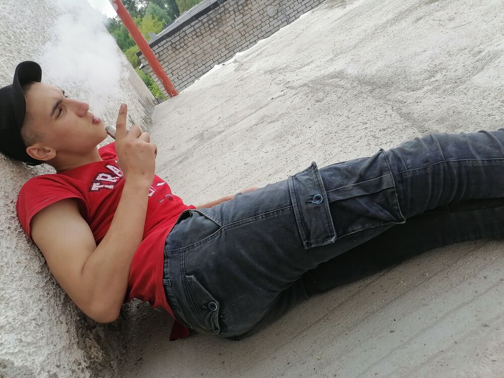  33192003  Artur, 21 ,    
