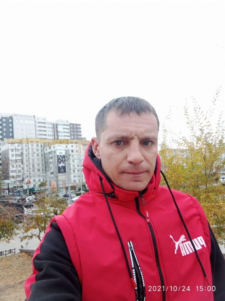  49011913  Eduard, 40 ,    