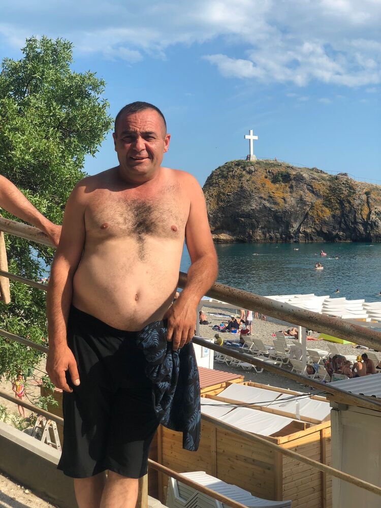  ,   Armen, 48 ,   ,   