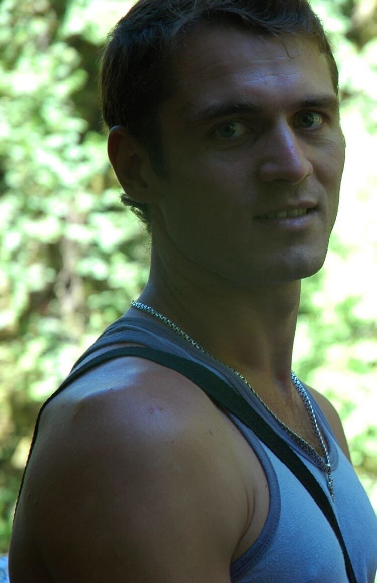  44256353  Alexander, 38 ,    