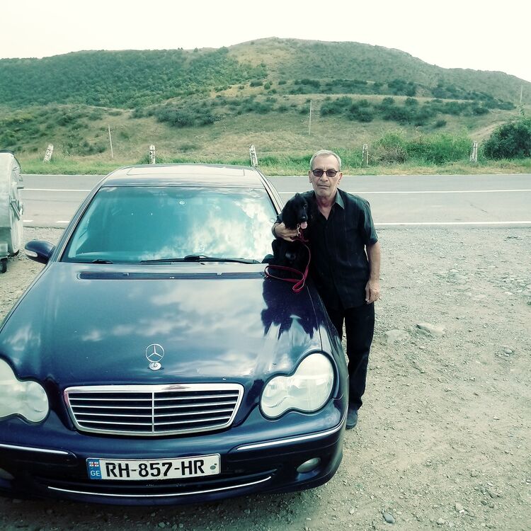  ,   Nik, 61 ,   ,   