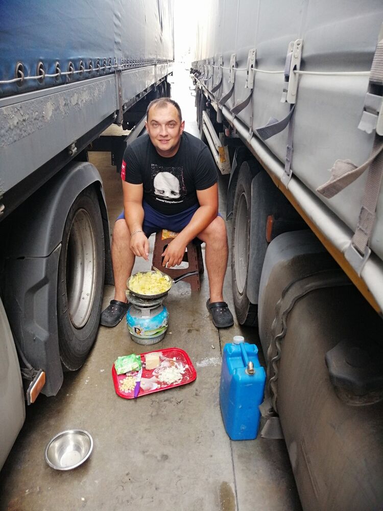  16497303  Oleg, 37 ,    