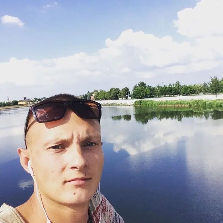  ,   Alexander, 32 ,   c 