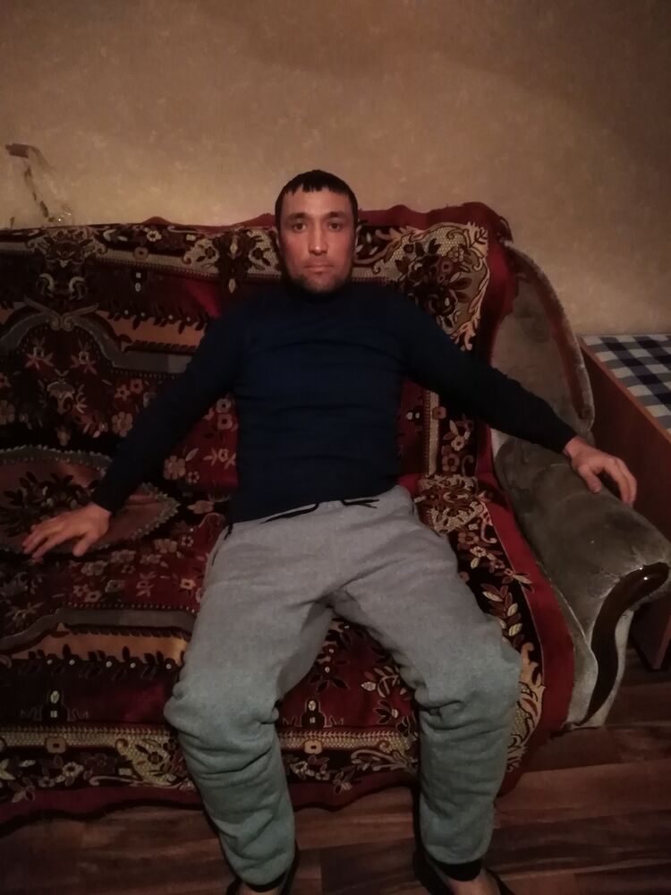  38572223  Jon Vuyk, 40 ,    