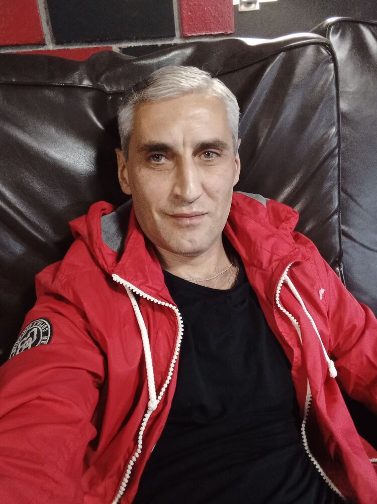  ,   Artur, 46 ,   ,   
