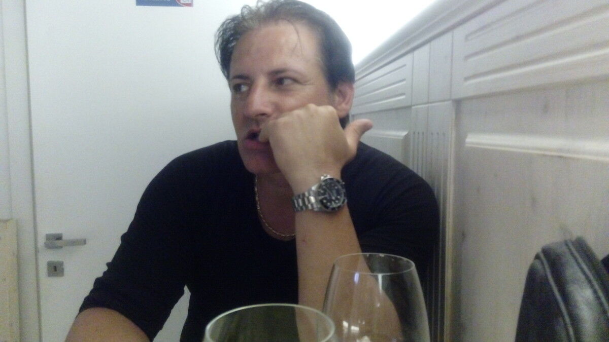  ,   Nik, 51 ,   ,   , c 