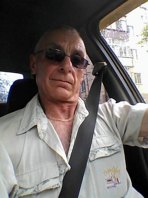  25825133  Gennadiy, 66 ,    