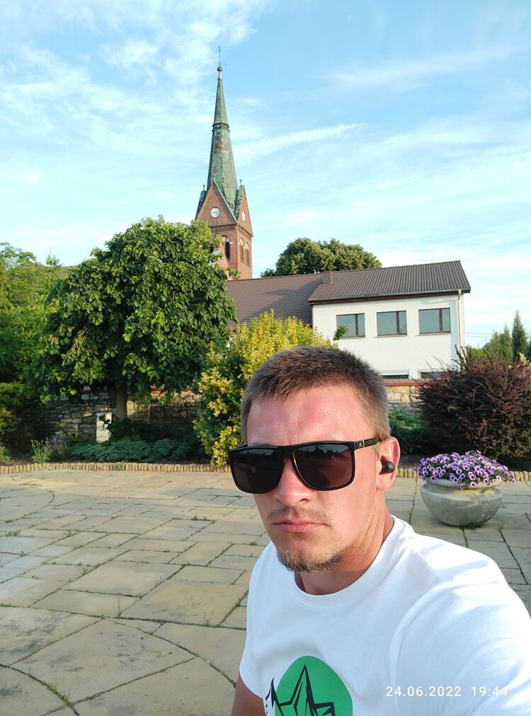  ,   Viktor, 29 ,   ,   