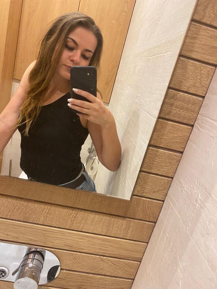  -,   Elena, 27 ,   ,   , c 