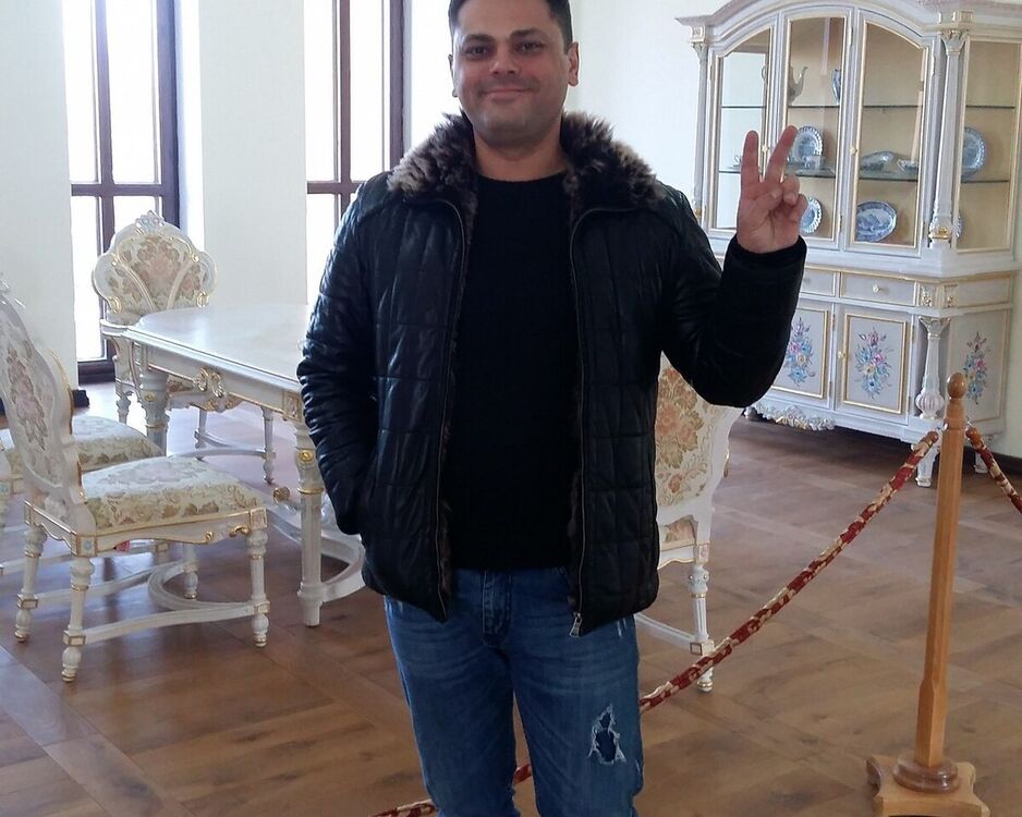  ,   Alex, 46 ,   , 