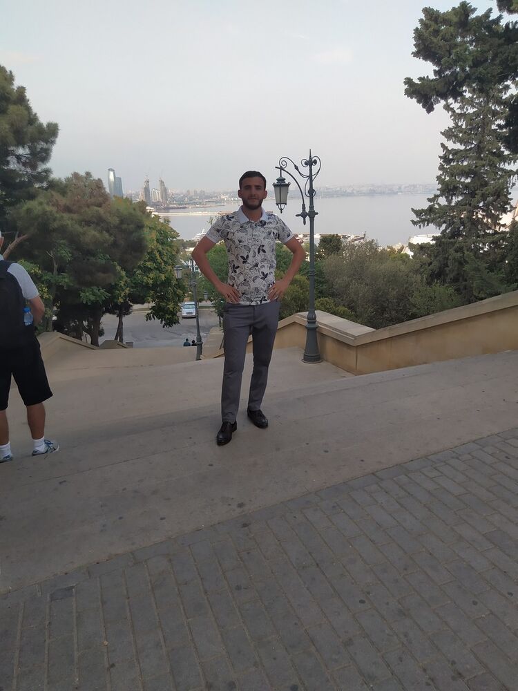  17599043  Zaur, 37 ,    