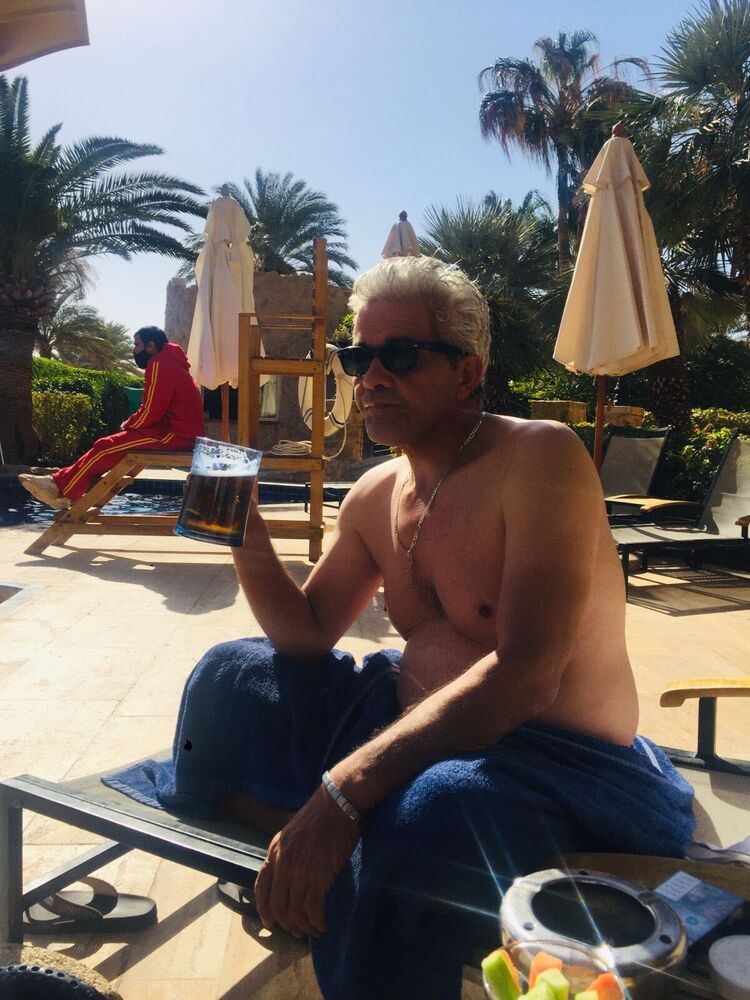  30025433  Yaser, 50 ,    